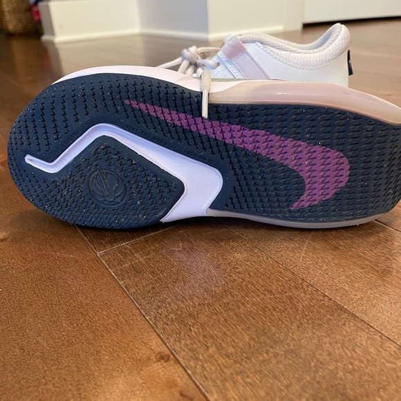 Girls Nike shoes size 4.5. Worn inside only. - Picture 2 of 5